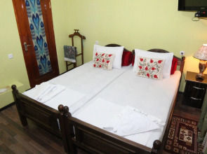 Al Mansur Guesthouse