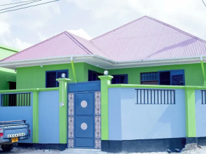 L &j modern backpackers BnB