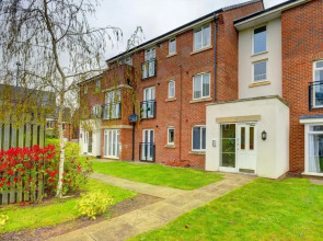MBIZ Apartment - En-suite with Allocated Parking