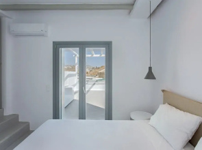 Villa Sapphire 6BR Hot Tub & Pool Ornos