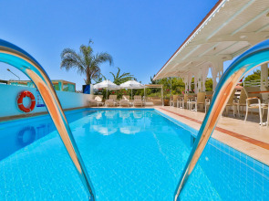 Отель Linda Beach