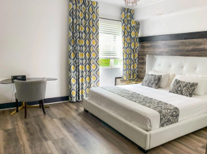 Catalina Hotel & Beach Club