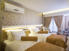 Golden Rain Hotel Old City