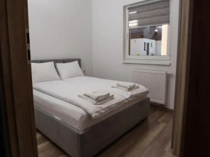 Comfortable Ground Floor Apartment, Summer Pool
