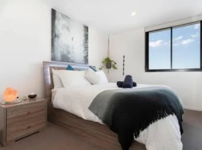 Inner city 1 bedroom Apartment with Rooftop pool and Parking - Serain Residences