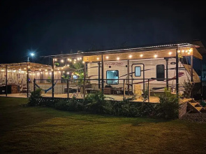 El Camper with private pool