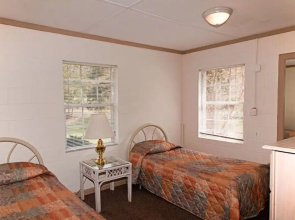 Lakeside Resort-Lakeside Cabins
