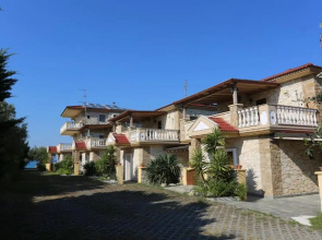 Villa Argo 2 - Beachfront, Big gardens, Location!