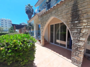 1bd in Palm Beach M1 with pool