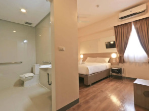 Red Planet Makati Amorsolo