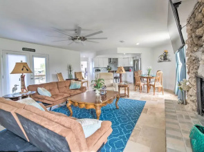 Remodeled Retreat on Homosassa River Canal!