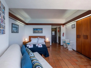 Rent4rest Sesimbra Ocean View Studio - Direct Beach Access