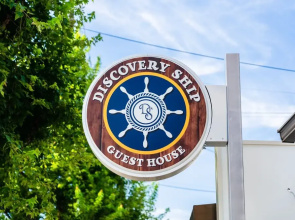 Guest House Discovery Ship