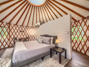 Ot 3515b Texas Yurt Haus: Buffalo 1 Bedroom Cabin by RedAwning