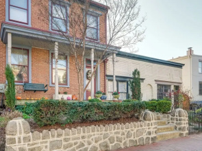 DC Apartment: 2 Mi to National Mall!