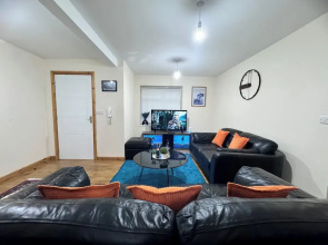 The Rich Living Apartment