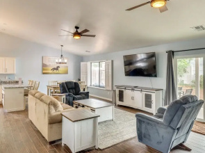 Private Hot Tub: Show Low Home 3 Mi to Lake