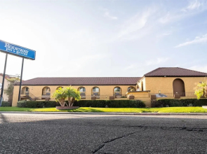 Rodeway Inn & Suites Colton-Riverside