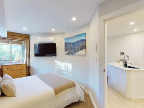 Marketplace Lodge - Whistler Premier