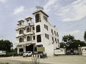 OYO 18262 Hotel White Tulip