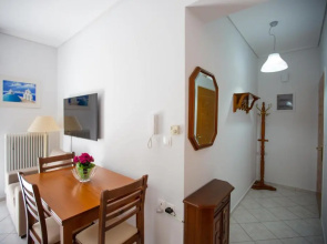 Poly's charming home - City center & near the beach 2bedroom apartment