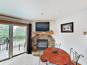 New Listing! Ski Studio W/ Pool, Sauna & Hot Tub Studio Bedroom Condo