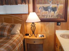 RedAwning Cabin #77 Chipmunk Retreat