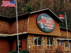 Mountainaire Inn and Log Cabins