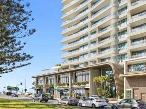 Beachfront 1-bed Flat With Pool & Gym Access