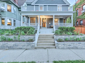 Milwaukee Home < Half Mi to Lake Michigan!
