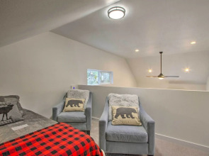 Modern Hideaway: Fire Pit, 5 Mi to Mt Rainier