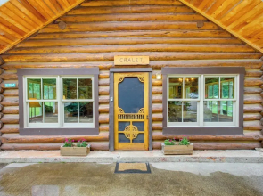Creekside Silver Gate Getaway w/ Fireplace!