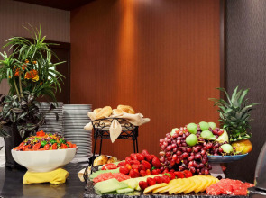 Holiday Inn Newark International Airport by IHG