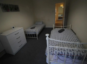 Tywn 2 Bed Apartment by Cardiff Holiday Homes