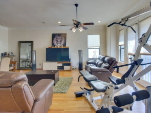 Pet-friendly Houston Home ~ 7 Mi to Downtown!