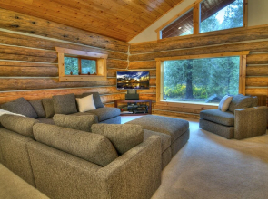 Tall Timbers Lodge - Two Bedroom Cabin with Hot Tub