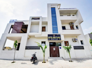 OYO 82184 Hotel Arn Plaza