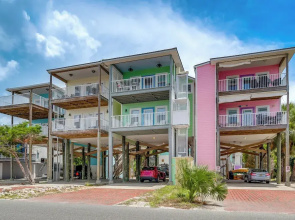 Steps to Beach: Waterfront Cedar Key Home!