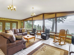 Flathead Lake Views: Scenic & Spacious Retreat!