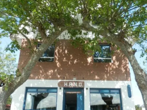 H.A.N.D Surf Hostel