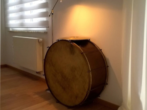 Almost White, Near Train, Metro N7688