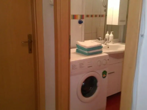 Rest - Comfortable & Close to Center - A1