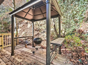 Hot Tub & Deck: Quiet Sevierville Cabin
