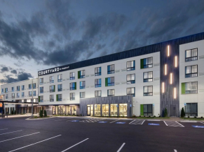 Courtyard Russellville