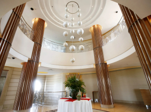 Suncoast Hotel & Towers