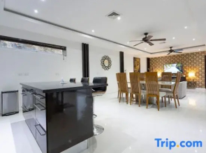 *Ocean View 4BR w/ Private Pool & Rooftop V179