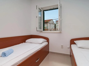 Awesome Apartment in Sutivan With 2 Bedrooms and Wifi