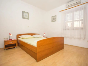 Apartments Nuic 748