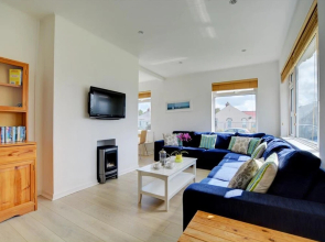 Cozy Holiday Home in Widemouth Bay With Large Garden