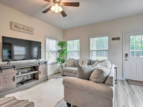 Idyllic Pensacola Home w/ Yard + Fire Pit!